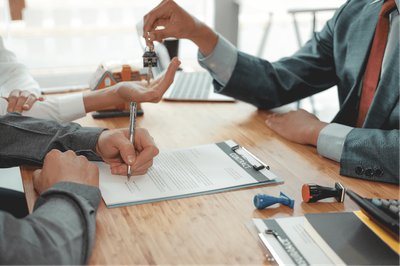 A Comprehensive Guide to the Contract of Sale cover