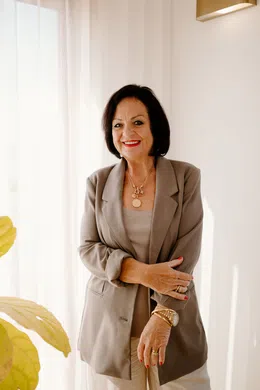 Leslie Barker