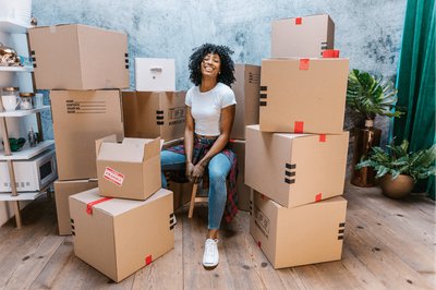 10 Tips to Help You Stay Organised When Moving Homes cover